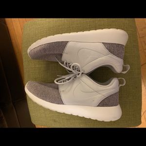 Women’s Nike Roshe running/casual sneakers